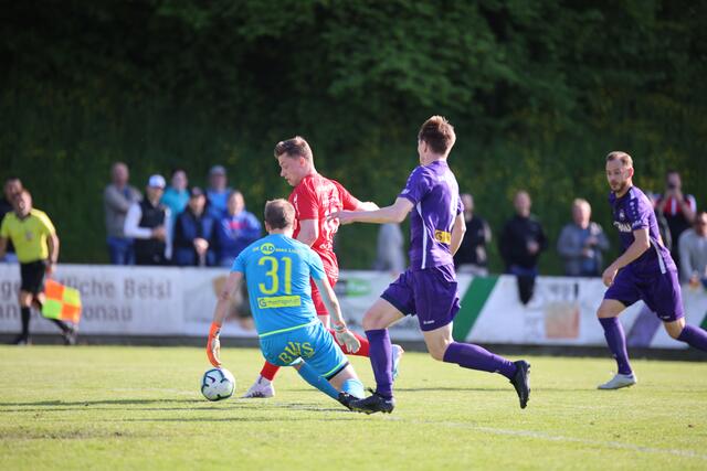 Florian Wagner am Weg zum 2:1: Die Admiraner konnten das Gegentor nicht mehr verhindern. | Foto: Reischl (alle)