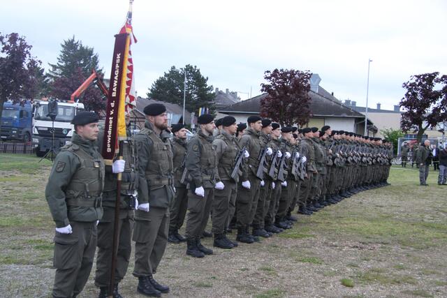 Standarte, Ehrenzug und die Rekruten des AAB 3 | Foto: M. Lawugger