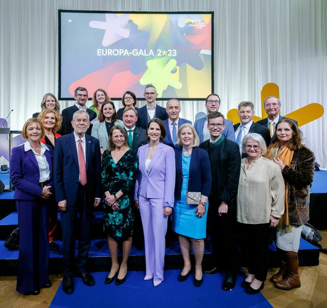Die Delegation des Köflacher Gymnasiums mit Bundespräsident Alexander Van der Bellen und Mitgliedern der österreichischen Bundesregierung | Foto: BKA/Andy Wenzel