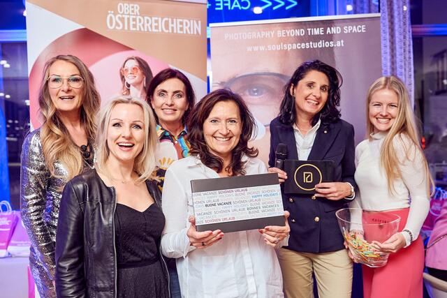 v.l.n.r. Judith Pürimair (Connex Group GmbH), Gewinnerin, Sabine Lehner (Djane Solaris), Isolde Weberberger (Connex Group GmbH), Melanie Drack (Drack Immobilien), Laura Sommergruber (Lions Club Wels Leonessa)  | Foto: SoulSpaceStudio