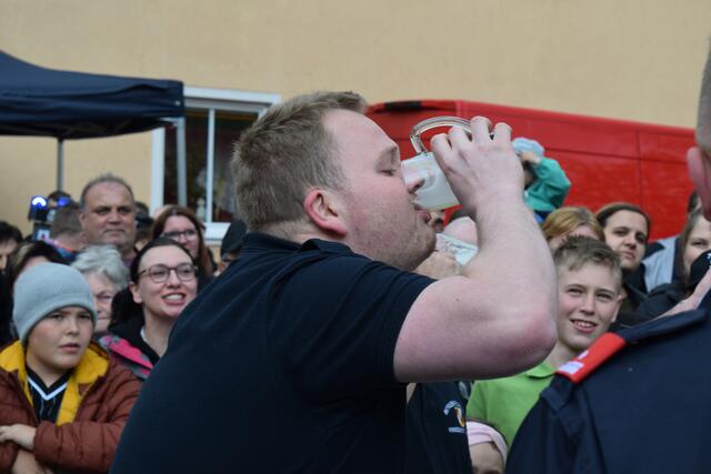 Runter mit dem Bier... | Foto: Duran