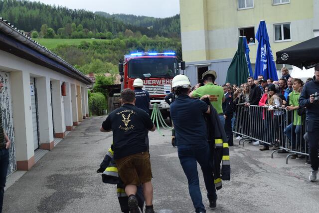 ... und ab zum LKW-Ziehen! | Foto: Duran