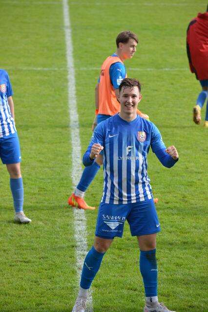 Siegtorschütze Tobias Riedler durfte am Ende über drei wichtige Punkte für seine Mannschaft jubeln.