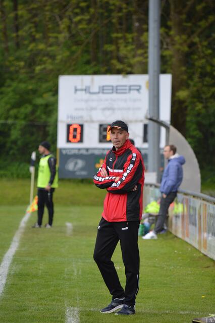 Coach Gerhard Tiefenthaler ist mit seinem Team auf Aufstiegskurs in die 1.Klasse.