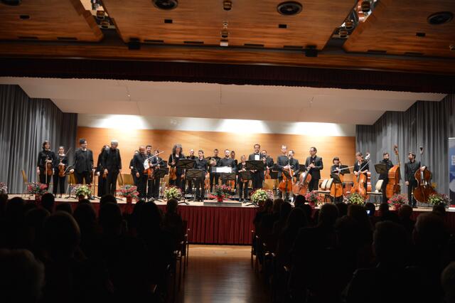 Das Tiroler Kammerorchester InnStrumenti eröffnete die Landecker Festwochen Horizonte. | Foto: Siegele