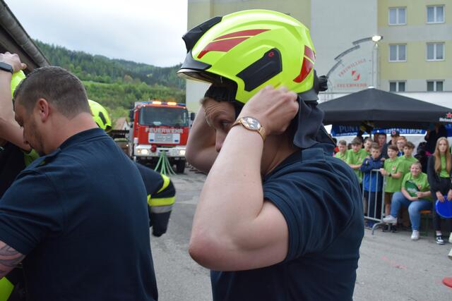 ... Helm auf... | Foto: Duran