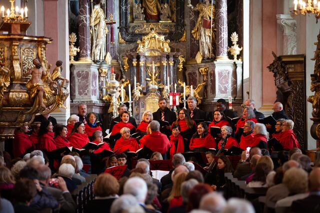 Beim Chorkonzert "Ave Maria" herrschte großer Andrang.  | Foto: Privat
