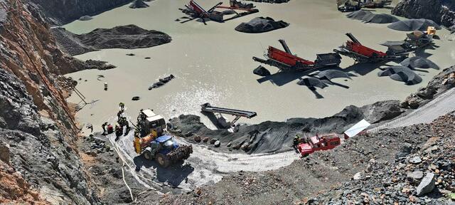Kraterähnlich zeigt sich nach den vielen Regenfällen der Steinbruch in Oberhaag. | Foto: FF