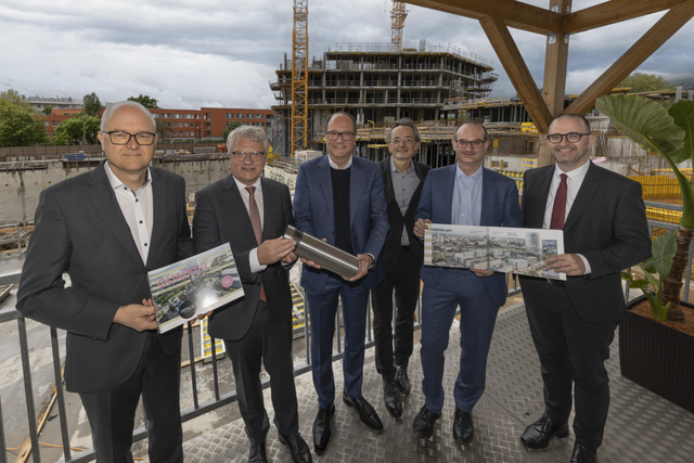 Grundsteinlegung am Quadrill-Tower in der Tabakfabrik Linz. Im Bild (v.l.n.r.): Gerald Höninger (GF DYWIDAG), der Linzer Bürgermeister Klaus Luger, der geschäftsführende Gesellschafter der Bodner Gruppe Thomas Bodner, Architekt Martin Zechner (Zechner &amp; Zechner ZT GmbH), Markus Eidenberger (Geschäftsführer Tabakfabrik Linz) und der Linzer Planungsstadtrat Dietmar Prammer. | Foto: Gregor Hartl Photographie