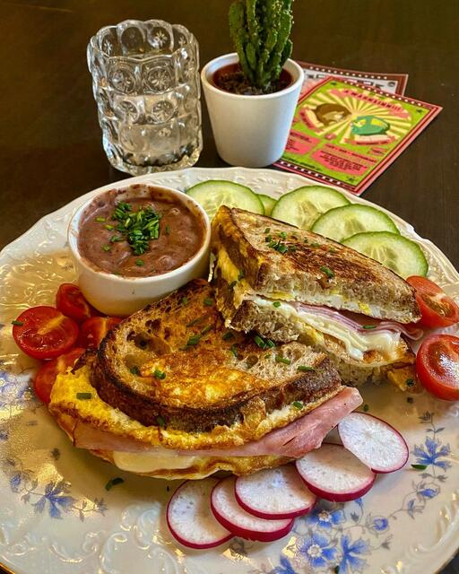 Von Donnerstag bis Sonntag hat das Restaurant schon vormittags geöffnet. Jeden Morgen gibt es jetzt zusätzlich zum normalen Frühstücksmenü ein neues Special zu entdecken. | Foto: Hacienda Ephemer