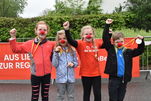Alina, Anna, Jana und Max hatten viel Spaß beim "Rote Nasen"-Lauf in Oberschützen. | Foto: Michael Strini