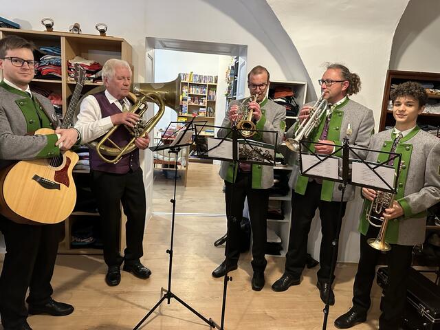 Der Musikverein Gratwein schaute vorbei, um zur Eröffnung zu spielen. | Foto: Marktgemeinde Gratwein-Straßengel