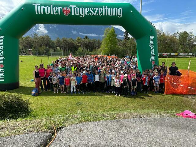 Die Schüler und Schülerinnen am Mieminger Plateau liefen für den guten Zweck. | Foto: Privat