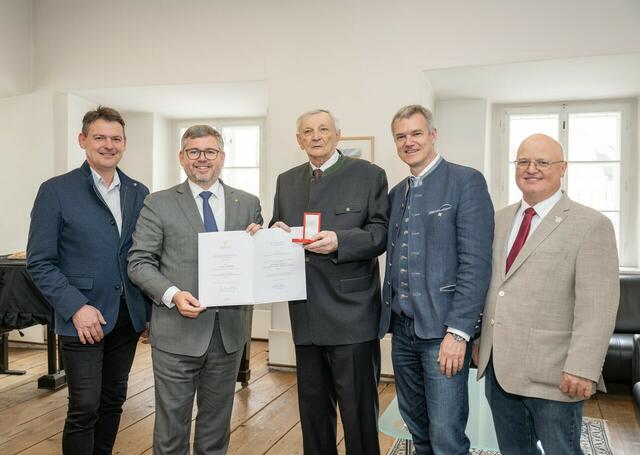 LAbg. Franz Linsbauer, LR Ludwig Schleritzko, Gerhard Trimmel, Bgm. Robert Feldmann und StR Friedrich Stark

 | Foto: NLK Pfeffer