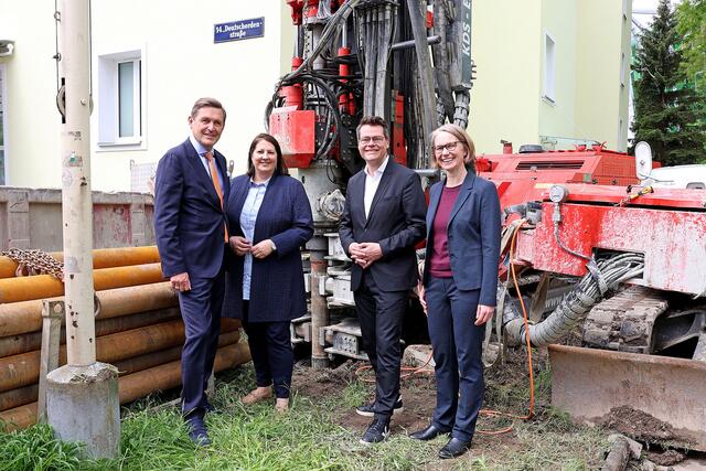 Stadtrat Peter Hanke, Vizebürgermeisterin Kathrin Gaál, StadtratJürgen Czernohorszky und Bezirksvorsteherin Penzing Michaela Schüchner. | Foto: PID/VOTAVA