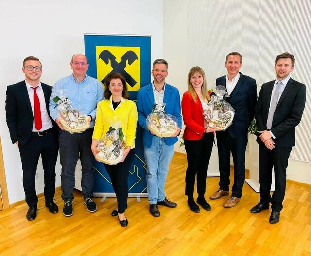 v. links: Thomas Zilles (RB Vöcklabruck), Jürgen Gaigg (GAIGG 6D Bauplan &amp; Consulting), Katharina Aechter (RLB OÖ), Gregor Gösselsberger (Geosolar Gösselsberger GmbH), Johanna Mair-Zeininger und Johann Herzog (Notariat Mag. Johann Herzog, MBL), Martin Hutterer (RB Vöcklabruck) | Foto: Raiffeisenbank VB