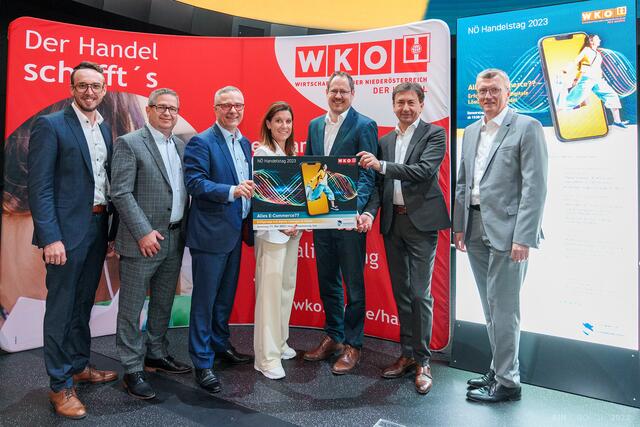 Rainer Neuwirth von der FH Wr. Neustadt (Campus Wieselburg), WKNÖ-Vizepräsident Thomas Schaden, Spartenobmann-Stv. Christof Kastner, WKNÖ-Vizepräsidentin Nina Stift, Bundesspartenobmann Handel Rainer Trefelik, WKNÖ-Spartenobmann Handel Franz Kirnbauer und Spartengeschäftsführer Karl Ungersbäck | Foto: Josef Bollwein