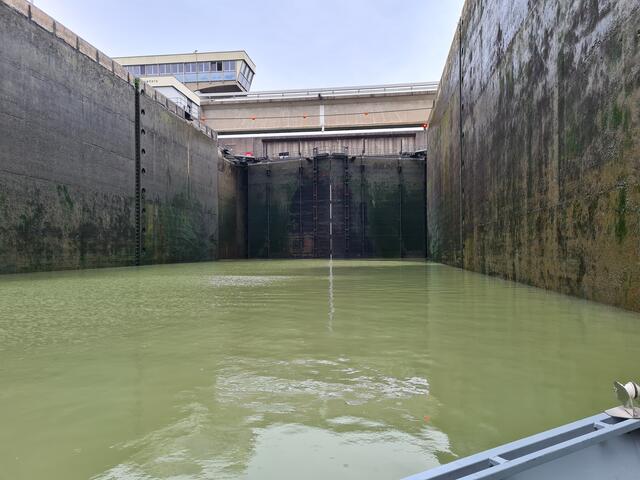 In der Schleuse.