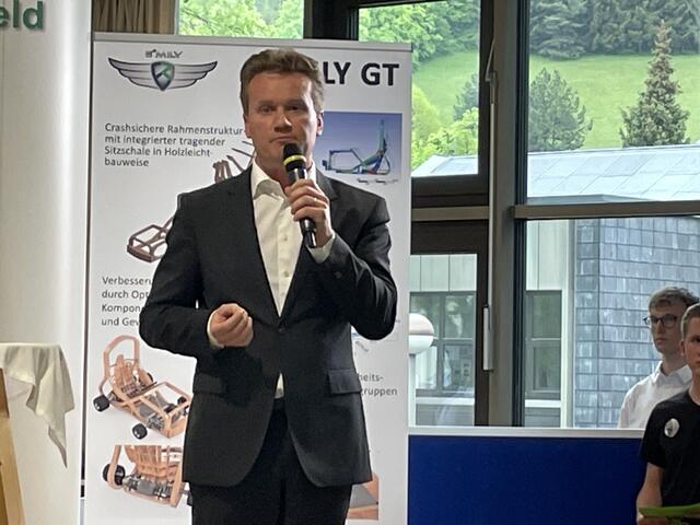 Georg Knill, Geschäftsführender Gesellschafter der Knill Gruppe, spricht über den Mehrwert solcher Technologien.

 | Foto: Doris Schlager