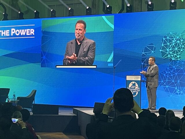 Schwarzenegger hielt eine bewegte Rede, in der er auch Bezug auf seine Hollywood-Karriere nahm. Er zeigte dabei seinen steirischen Sinn für Humor und meinte "als Terminator durfte ich bereits in die Zukunft blicken." | Foto: Patricia Hillinger/RMW