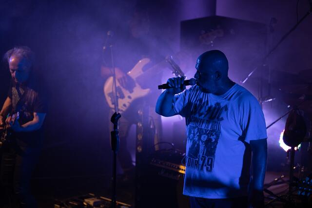 Musikalischer Gleichstrom und Wechselstrom in bester AC/DC-Manier.  | Foto: Klara Tischler