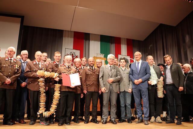 Dia Scheiba, dia Scheiba ... Das traditionelle Scheibenschlagen wurde in das immaterielle Kulturerbe UNESCO aufgenommen. Die Freude war groß. | Foto: Elisabeth Neuner