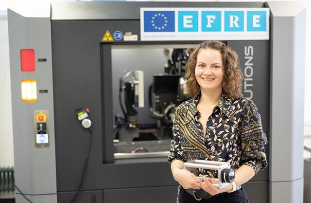 Sarah Heupl arbeitet seit 2020 in der Arbeitsgruppe für Computertomographie am FH OÖ Campus Wels und ist Teil des Forschungsteams von „3DPharmInStruc“. | Foto: B. Plank – imBILDE.at