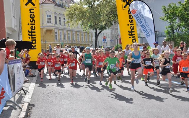 Auch Kinder und Jugendliche schnüren die Laufschuhe. | Foto: TUS Feldbach