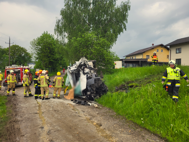 Auf der B141, Höhe Oberlangstadl, Gemeinde Hohenzell, forderte ein Frontalzusammenstoß am 16. Mai 2023 ein Todesopfer. | Foto: Freiwillige Feuerwehr Ried