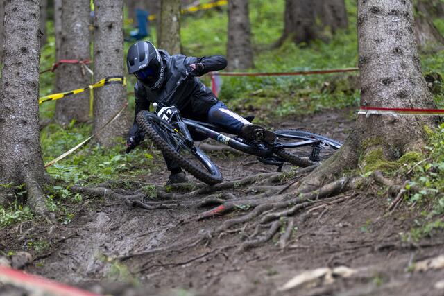 Julia Edtbauer fährt Erfolge im Downhill ein. | Foto: Friedrich Simon Kugi