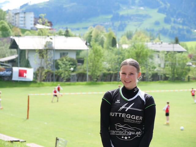 Valentina Hofer spielt in der Abwehr der U14 der Faustball Union Raiffeisen St. Veit. | Foto: Empl