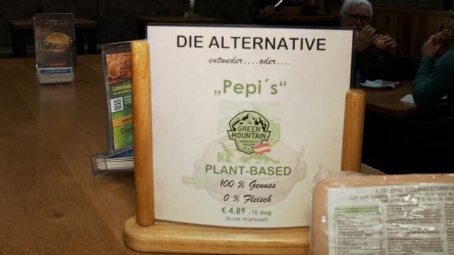 Die neue Alternative zum Fleisch ist der vegane Leberkäs "Pepi’s" beim Leberkas-Pepi. | Foto: Andreas Pölzl