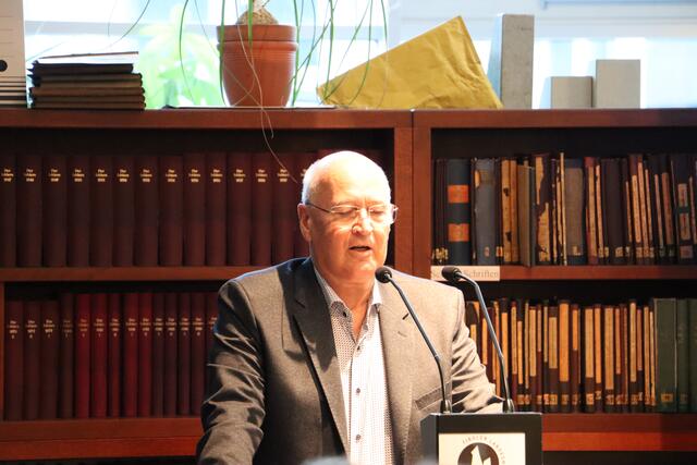 Ururenkel Gerhard Gottstein erzählte seine Geschichte und wie das Buch entstand. | Foto: Elisabeth Neuner