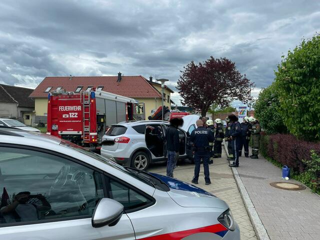 Die Stadtfeuerwehr rückte zu einem Fahrzeugbrand aus. | Foto: Stadtfeuerwehr Oberwart/OFM Michael Klepits