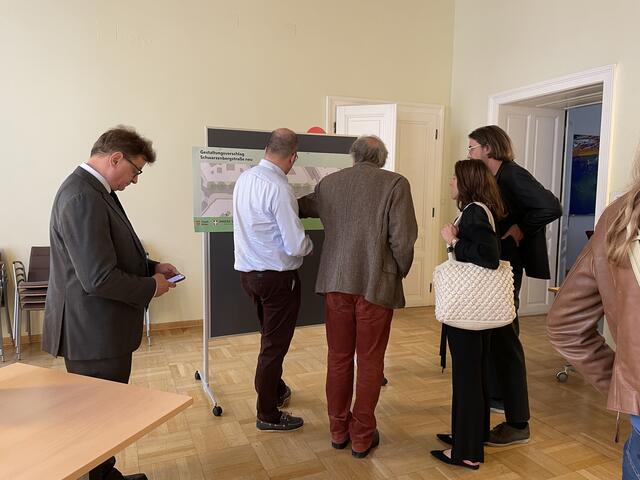 Bürgerinnen und Bürger konnten sich im Alten Rathaus in der Wipplingerstraße 8 über das Projekt informieren sowie Anregungen abgeben. | Foto: Teischl/RMW