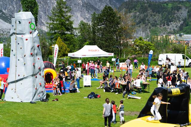 Am 9. Mai machte die „Beweg Dich Tirol Tour“ Halt in Landeck und bot den Kindern und Jugendlichen ein abwechslungsreiches Sportprogramm. | Foto: Lebensraum Tirol Holding / Max Ablinger