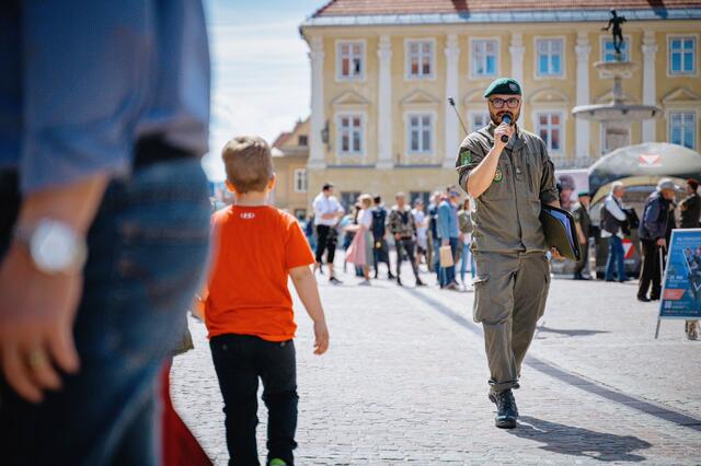 Informationsoffizier John Patrick Platzer hat bei seiner Mission für das Militärmusikfestival zu werben den Flow. | Foto: Bundesheer.at