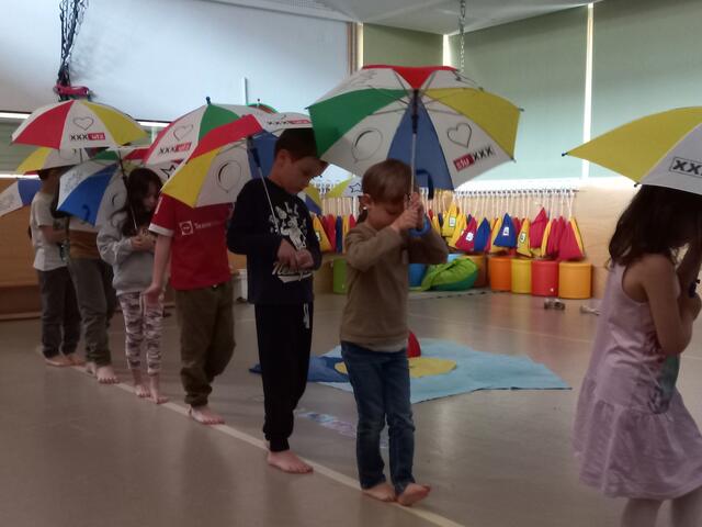 Fixpunkt: Gehen auf der Linie. | Foto: Kindergarten Großklein