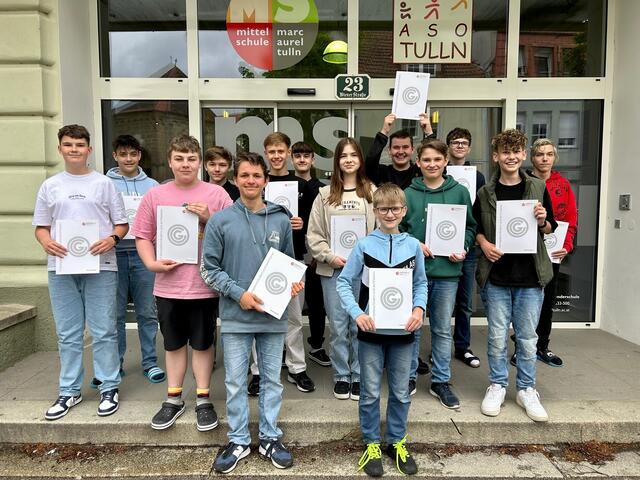 1. Reihe: Arthur Rehak und Florian Traxler
2. Reihe: Marcel Eder, Felix Rudolf, Marcel Fiala, Leonie Rajkovaca, Christian Mayr und  Tobias Lang
3. Reihe: Patrick Riebe, Christian Hahnl, Jonas Meyer, Maximilian Amort, Tobias Schmid und Lan Mastnak | Foto: MS Marc Aurel Tulln