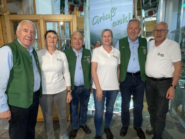 Das Stoanineum wurde jetzt vom Volxschlager Fanklub aus Gamlitz besucht. Die Stoanis spielten auch ein Ständchen.  | Foto: RegionalMedien Steiermark/Hofmüller