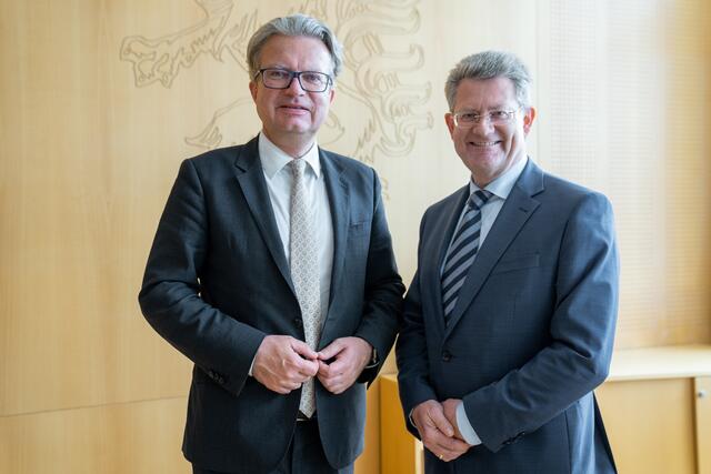 Landeshauptmann Christopher Drexler und Bezrikshauptmann Heinz Schwarzbeck. | Foto: Land Stmk/Robert Binder