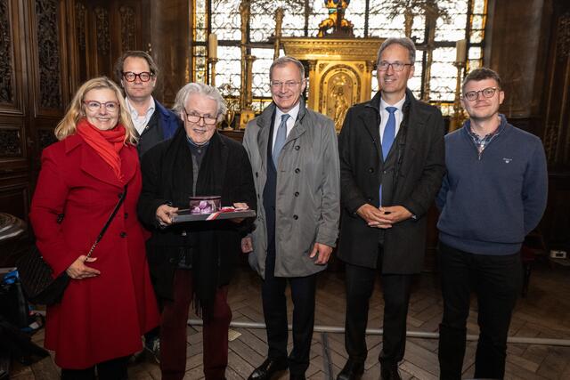 Von links: Marina Chrystoph (Österreichisches Kulturforum), Norbert Trawöger (Künstlerischer Leiter Brucknerjahr), Maestro Daniel Roth, LH Thomas Stelzer, Wolfgang Wagner (Leiter der Österreichischen Botschaft in Paris). | Foto: Land OÖ/Peter Mayr