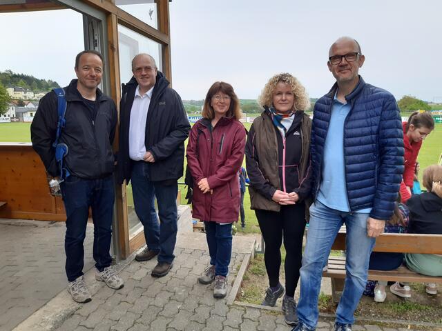 Lehrerkollegium und ehemaliger Qualitätsmanager der Schulaufsicht für Schulen des Weinviertels Alfred Pohl (2.v.l.). Reinhard Ollinger, Monika Mayr, Karin Biswanger und Herbert Kalser.