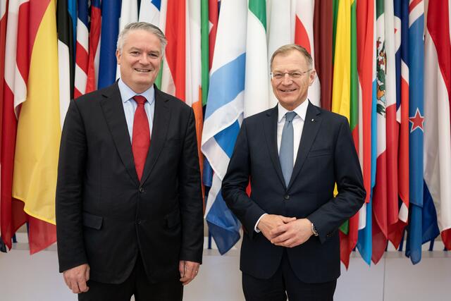 Im Rahmen einer dreitägigen Delegationsreise holte sich Landeshauptmann Thomas Stelzer auch wichtige Inputs von OECD-Generalsekretär Mathias Cormann (li.). | Foto: Land OÖ/Peter Mayr