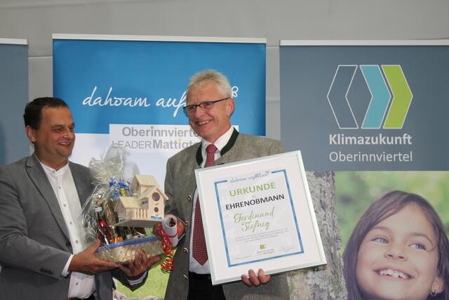 Für seine Arbeit wurde Tiefnig als Ehrenobmann ausgezeichnet. | Foto: BRS/Latzelsberger