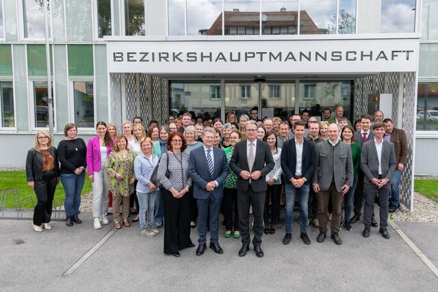 Viele Dankesworte fand LH Christopher Drexler für die Mitarbeiterinnen und Mitarbeiter der BH Weiz. | Foto: Land Stmk/Robert Binder