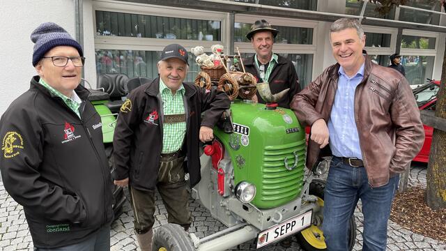Vereinsmitglieder rund um Obmann Raimund Grill (2.v.l.) und Rietzer Bgm. Gerhard Krug freuten sich über das gelungene Fest.