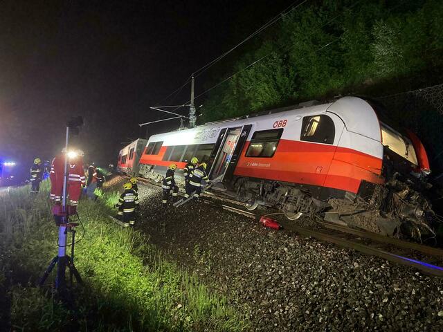 In der Nacht auf Mittwoch ist ein Cityjet der ÖBB zwischen Ehrenhausen und Spielfeld entgleist. Sperre dauert noch bis 30. Mai. | Foto: RMA