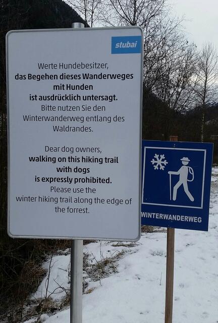 Betreten des Winterwanderweges mit Hunden durch die Felder ist hier verboten! | Foto: Tiroler Bergwacht - Einsatzstelle Stubai