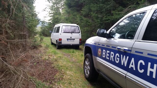 Wildcamper versteckt zwischen den Bäumen im Schutzgebiet | Foto: Tiroler Bergwacht - Einsatzstelle Stubai